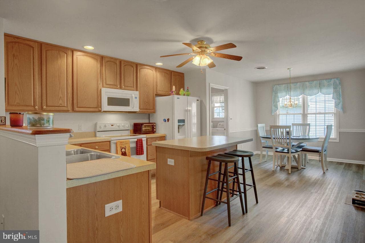 176 Lantern Ln photo 9