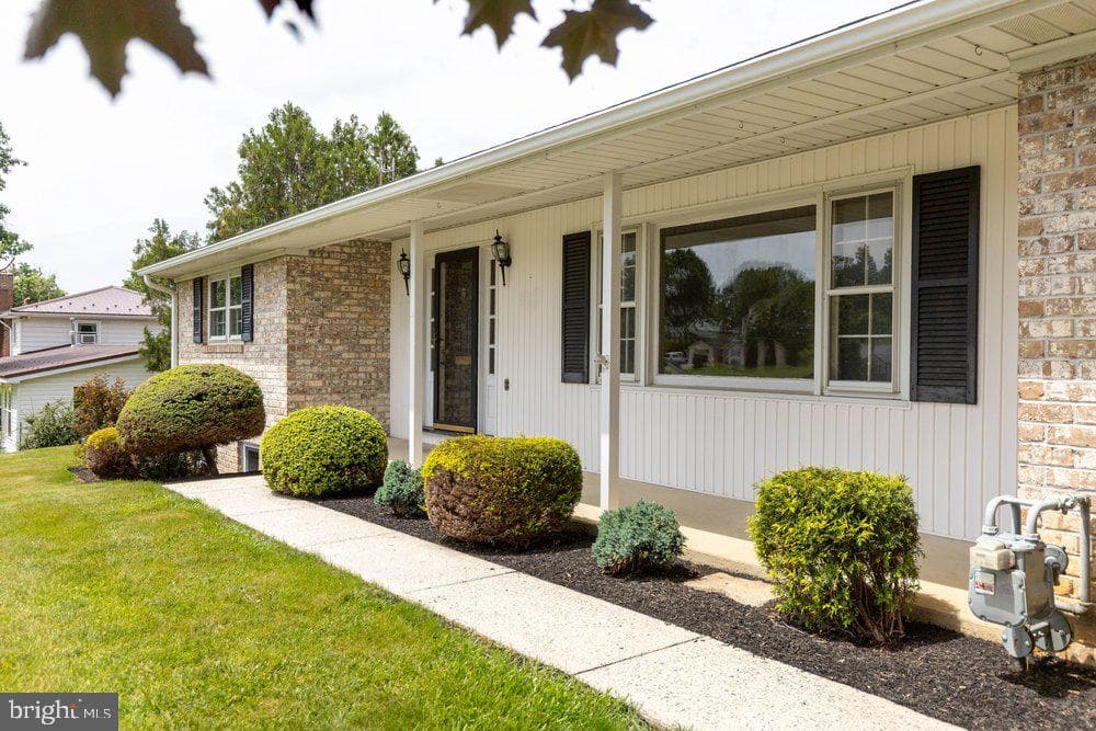 222 Harvest Lane, Chambersburg