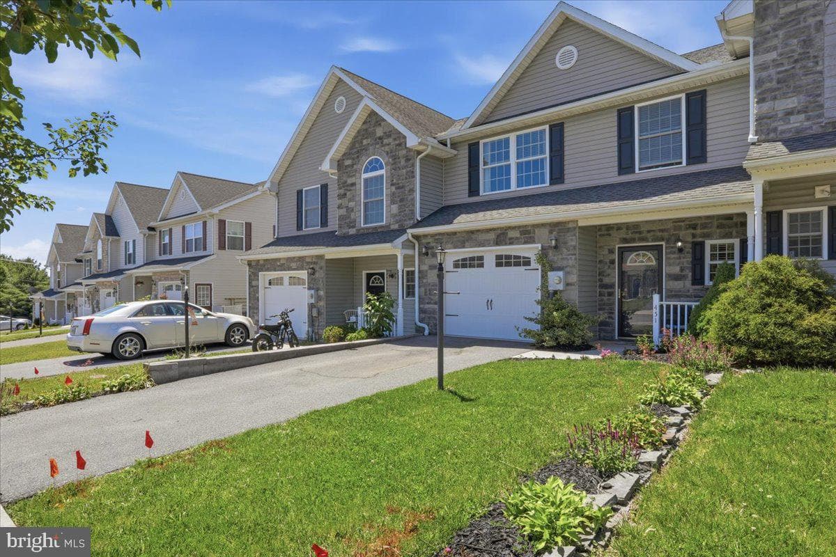 451 Frick Avenue photo 3