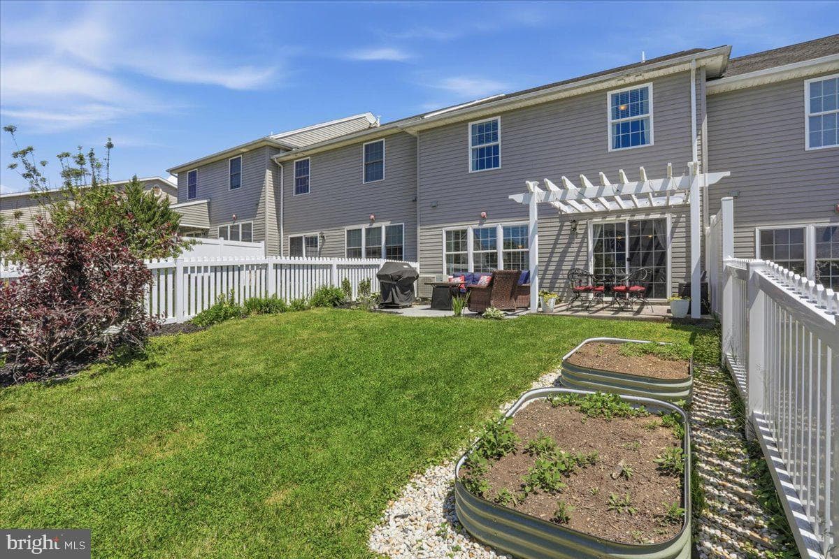 451 Frick Avenue photo 32