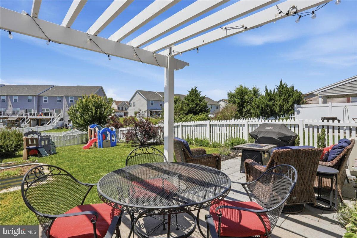 451 Frick Avenue photo 34