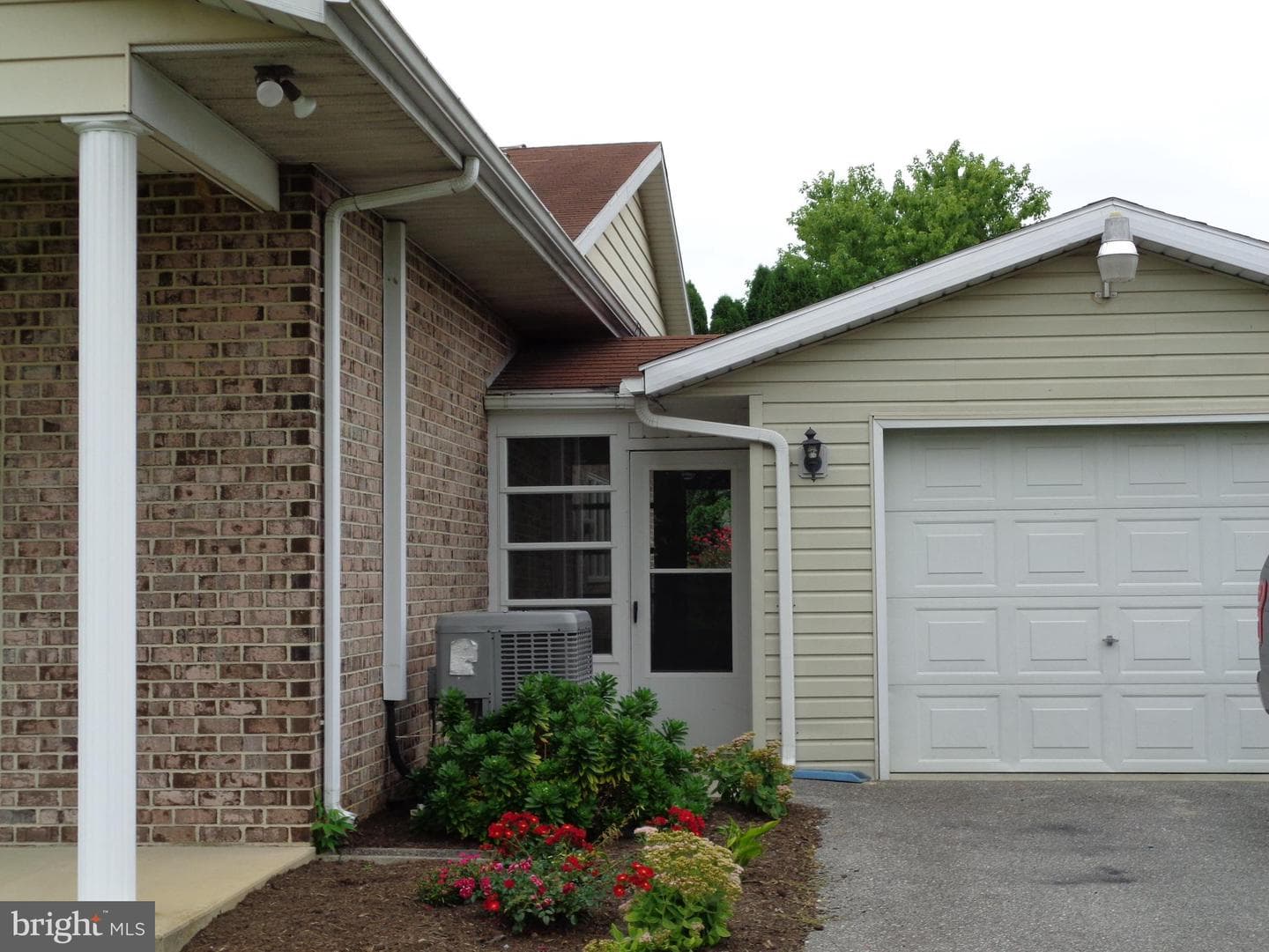 428 Martina Drive photo 3
