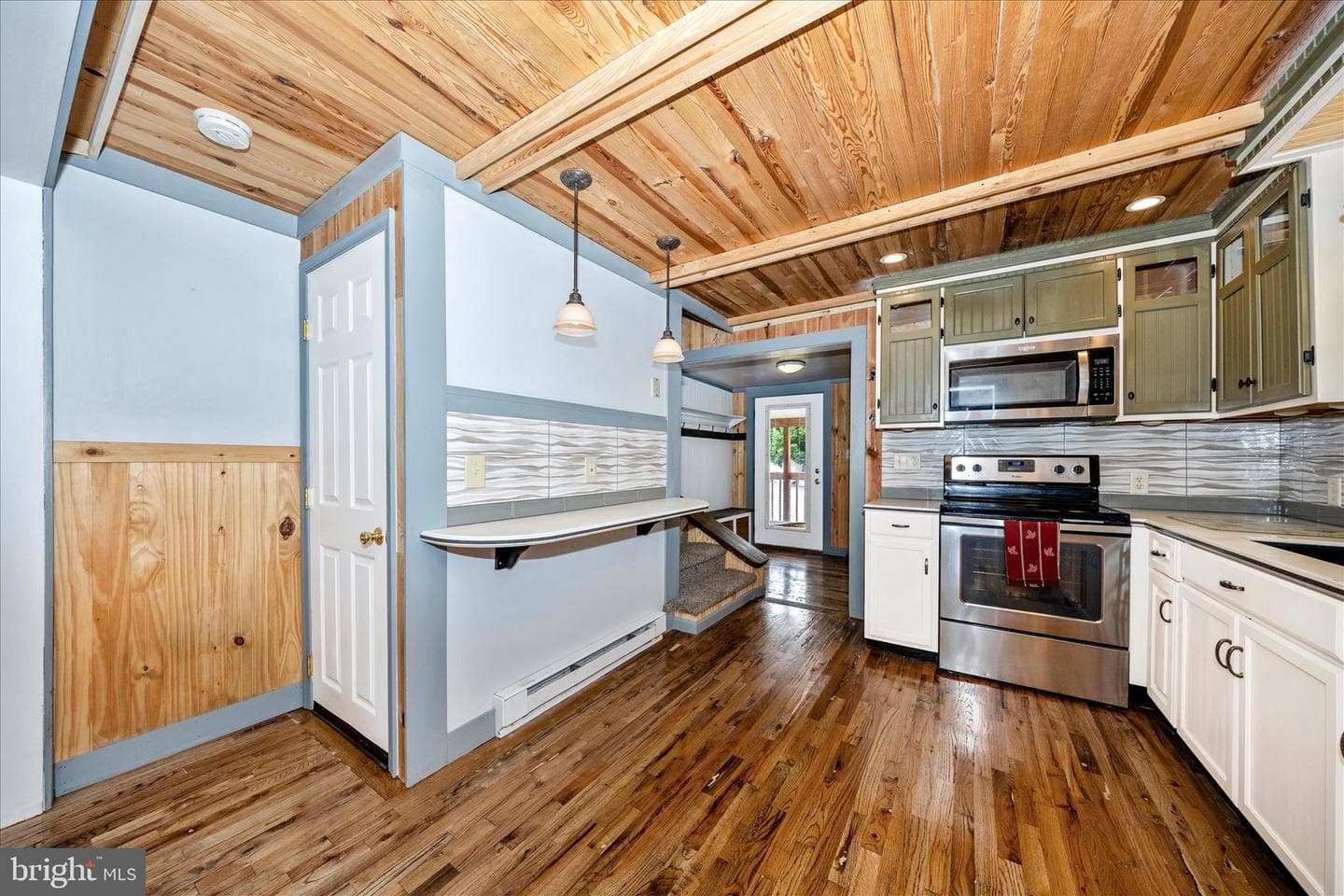 455-457 W 5th Street photo 8
