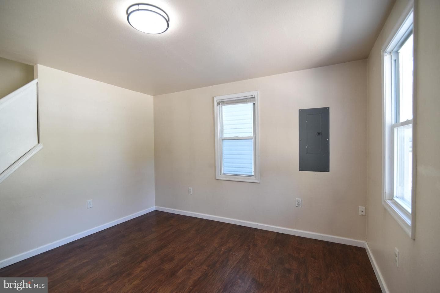 325 Fourth Street photo 6