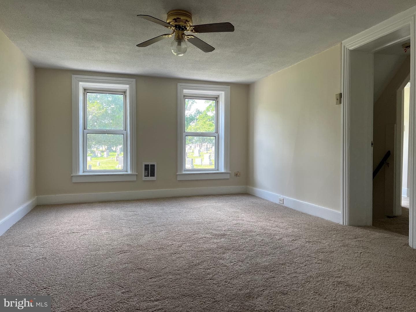 323 Hood Street photo 11