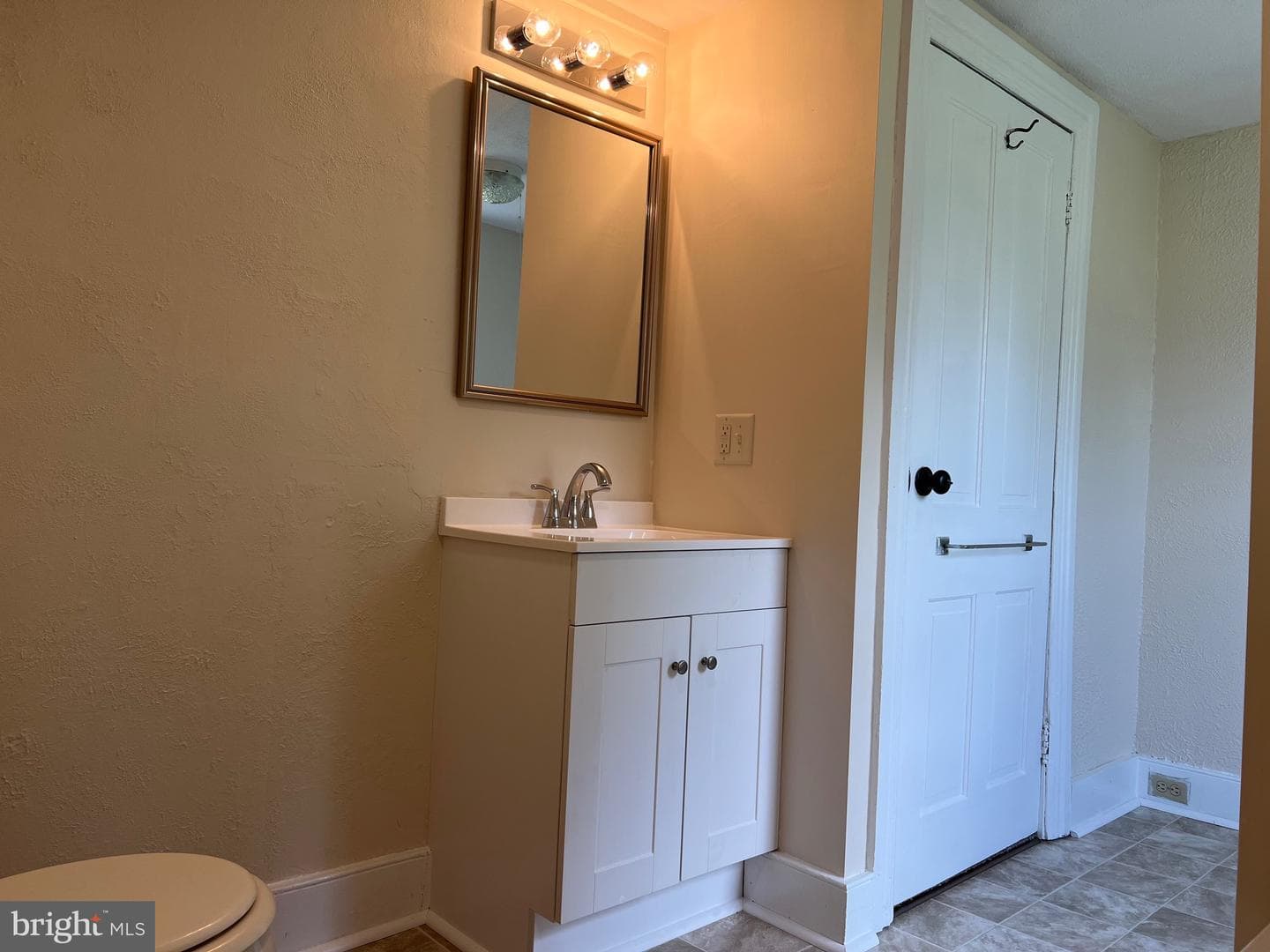323 Hood Street photo 13
