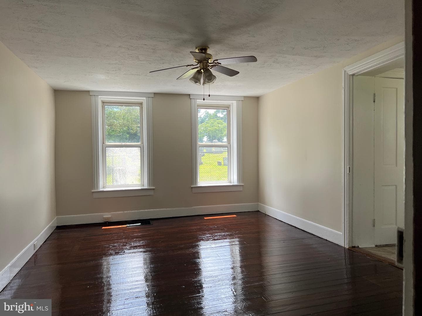 323 Hood Street photo 5