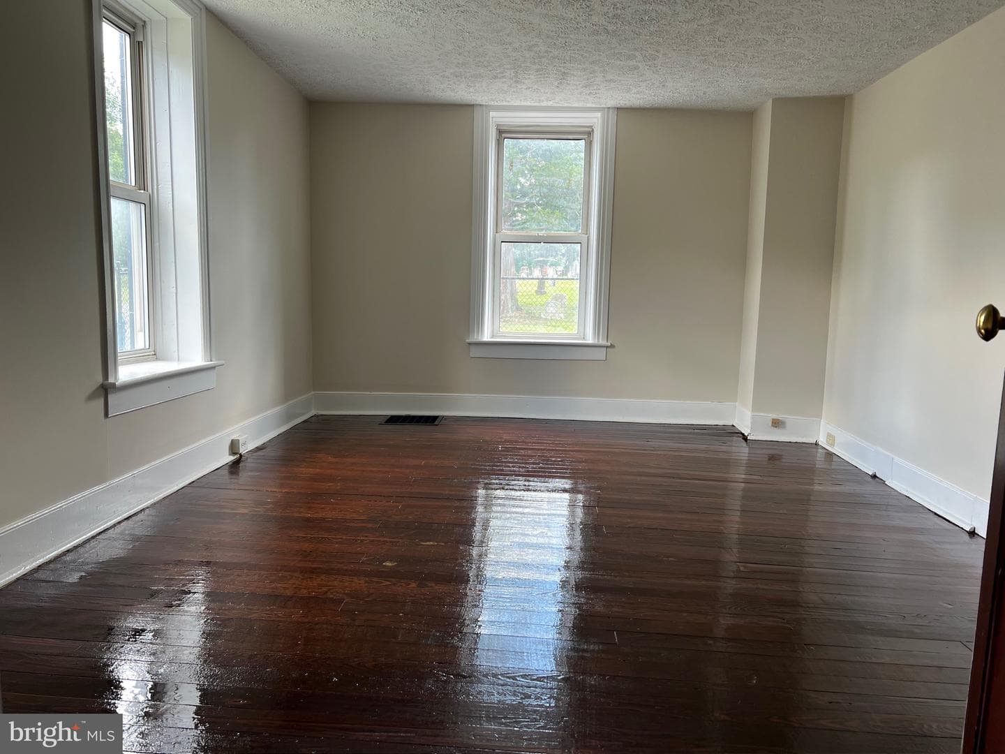 323 Hood Street photo 6