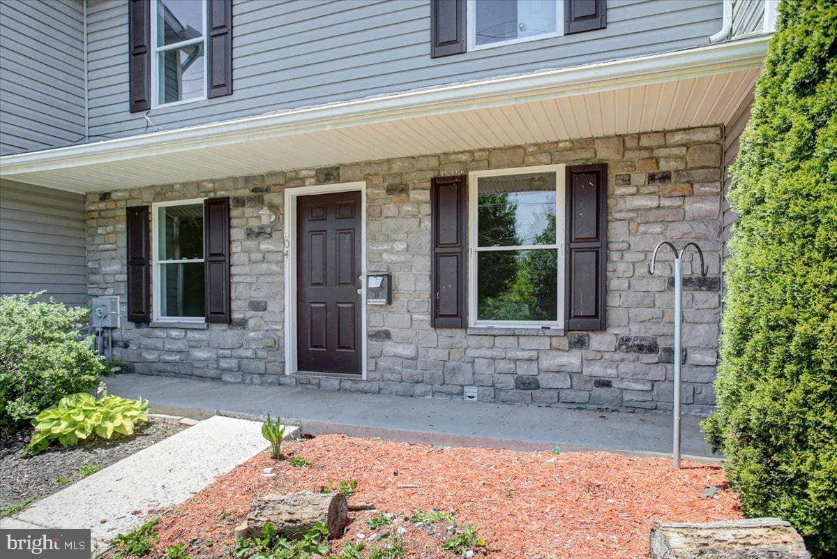 604 Fairview Avenue photo 3