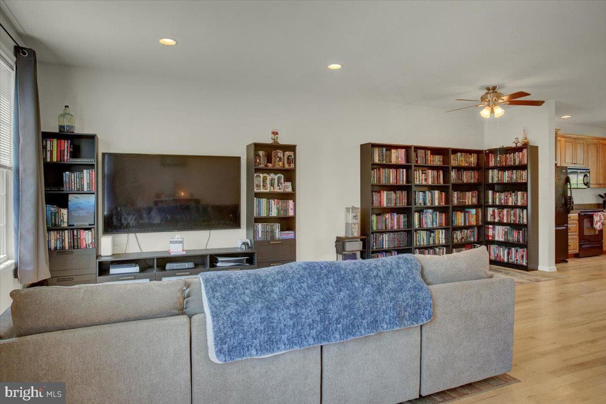 433 W Baltimore Street #b photo 14