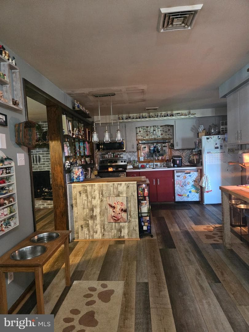 5925 Greenvillage Road photo 10