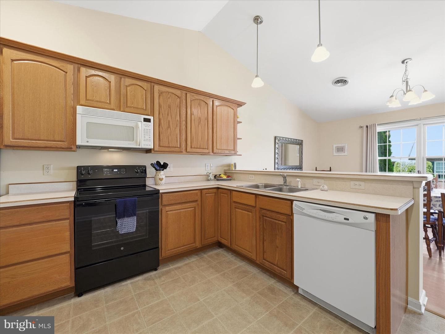 456 Moss Spring Avenue photo 27