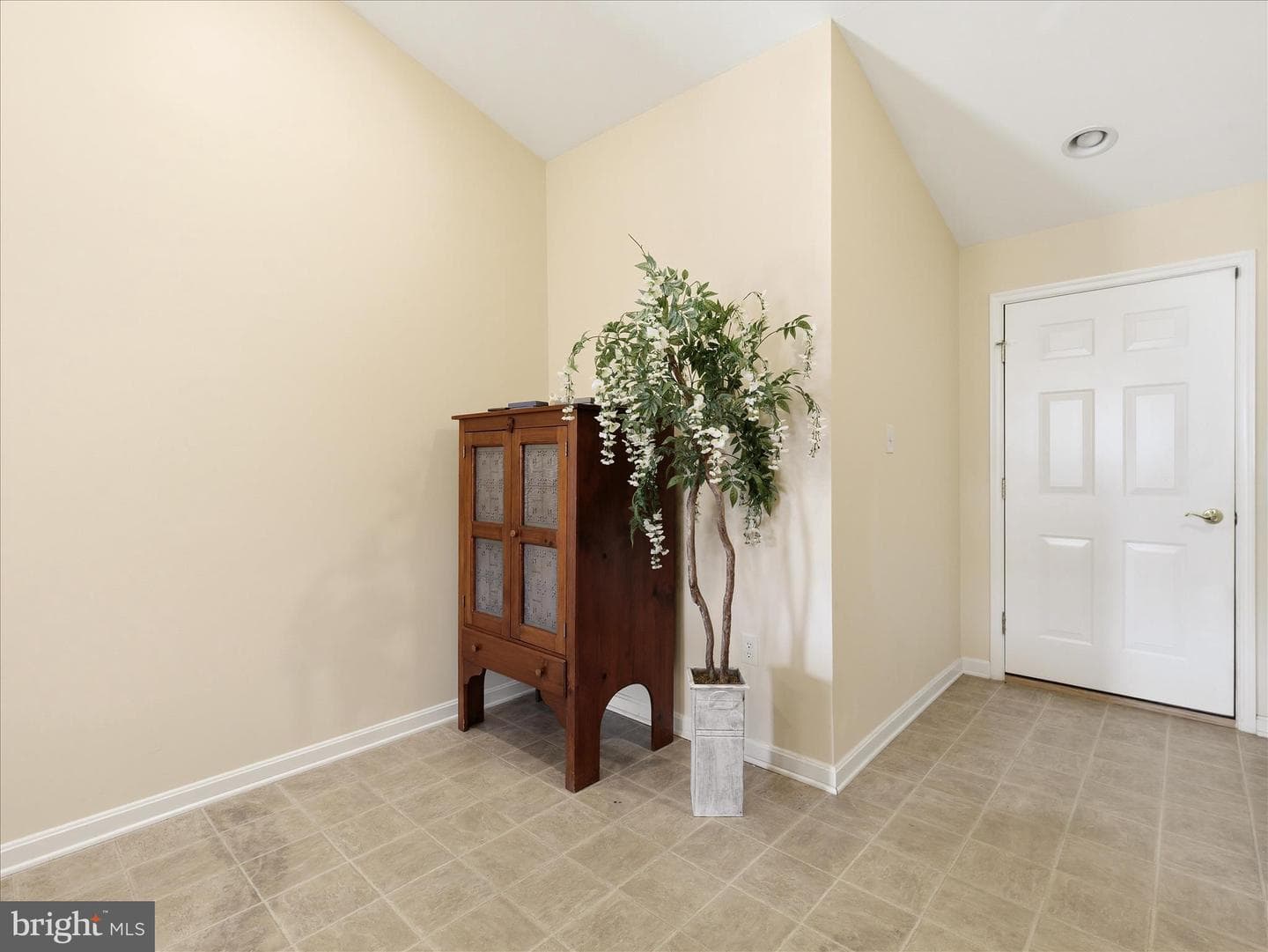456 Moss Spring Avenue photo 29