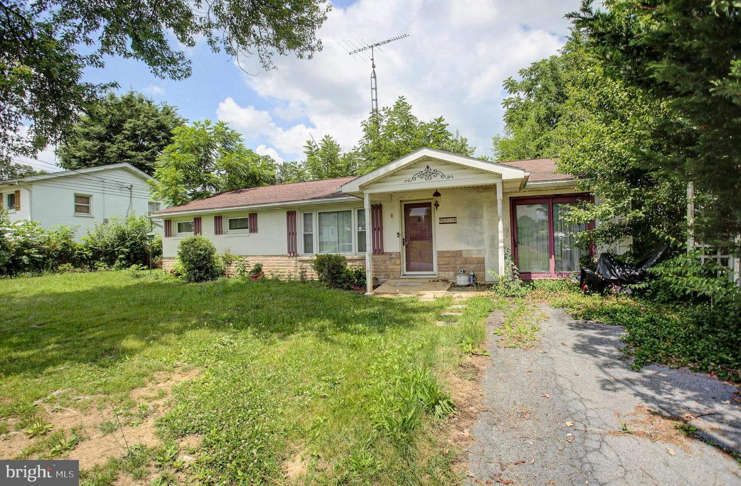1811 Holly Lane photo 4
