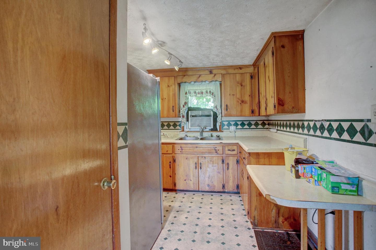 1811 Holly Lane photo 8