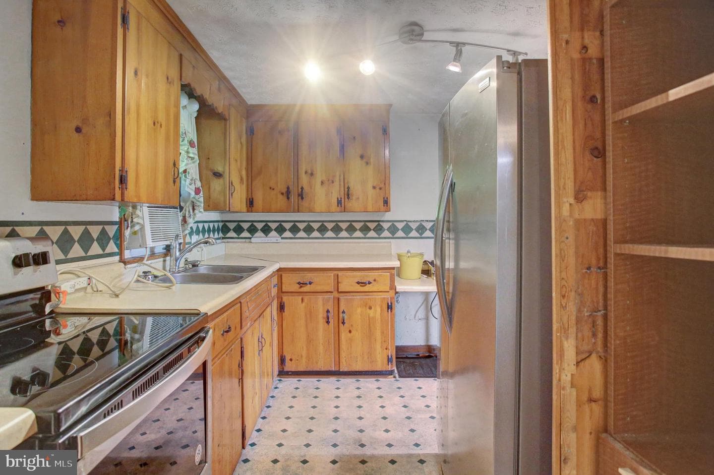 1811 Holly Lane photo 9