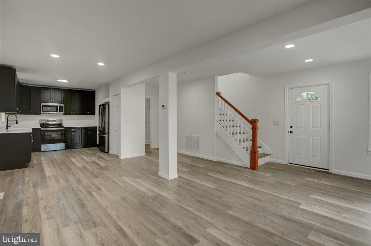 8179 Lincoln Way East photo 10
