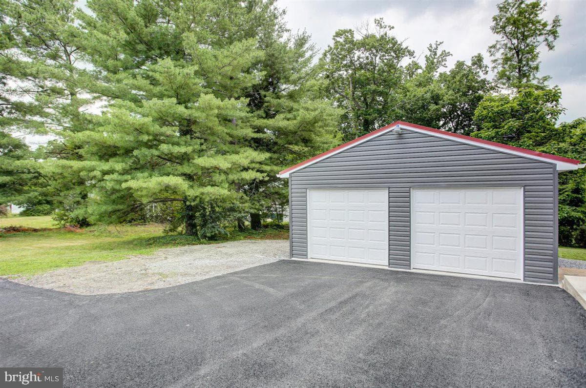8179 Lincoln Way East photo 4