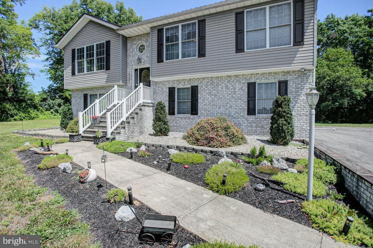 8333 Buchanan Trail W photo 6