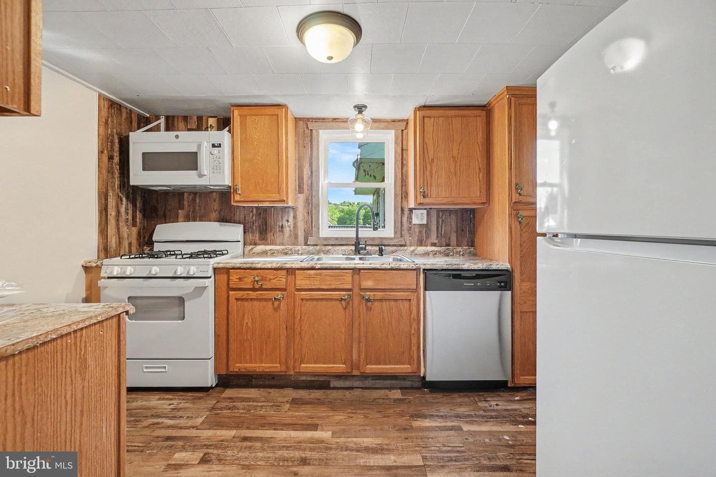 222 W 4th St photo 9