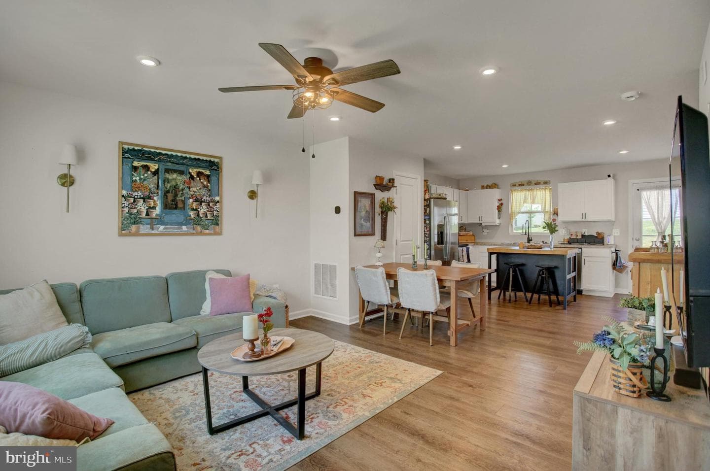 774 Raeann Drive photo 3