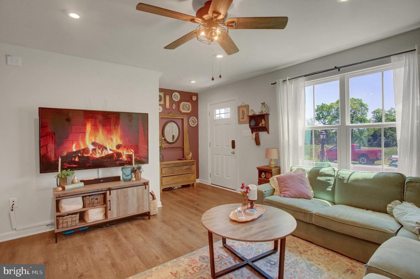 774 Raeann Drive photo 4