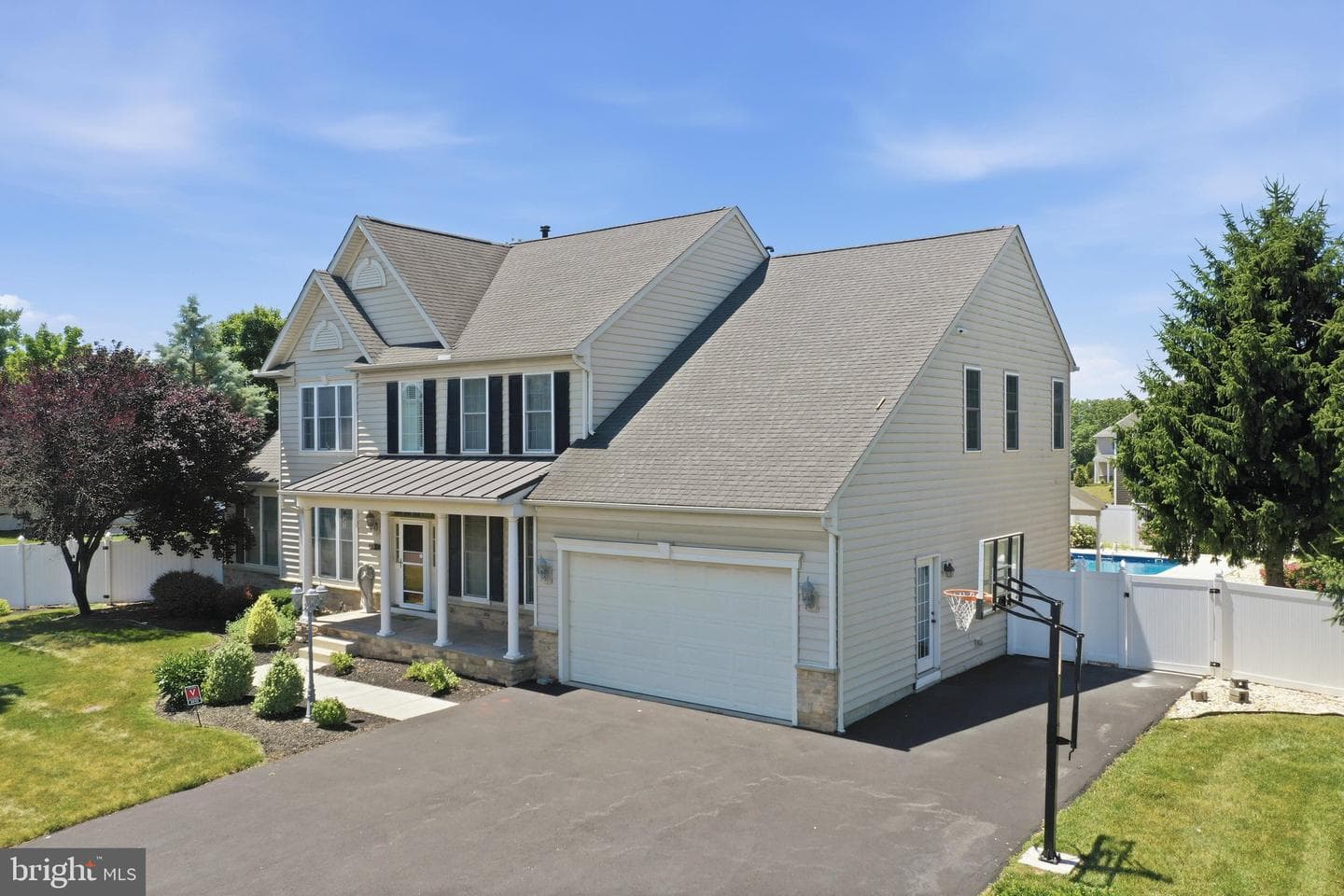 2419 Somerset Road photo 4