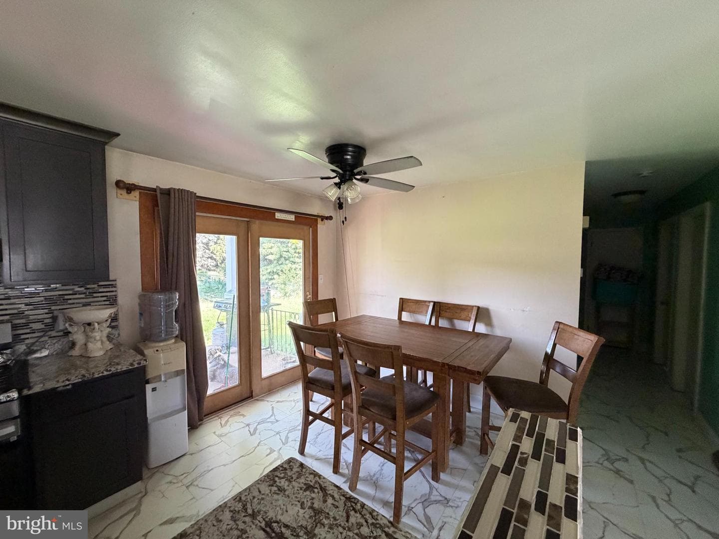 93 Sunny Lane photo 4