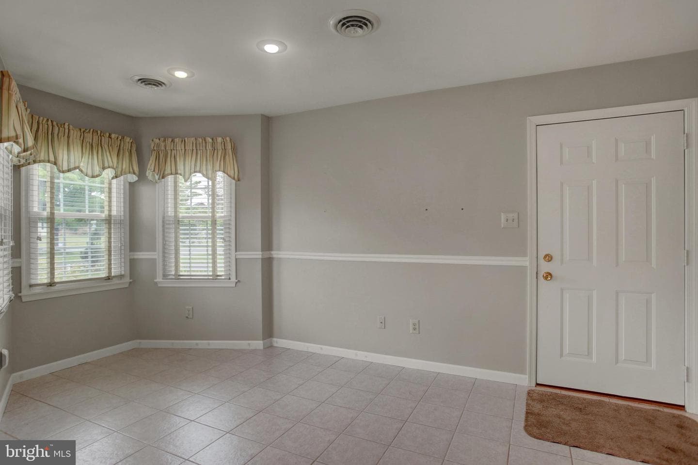 127 Chancellor Drive photo 11