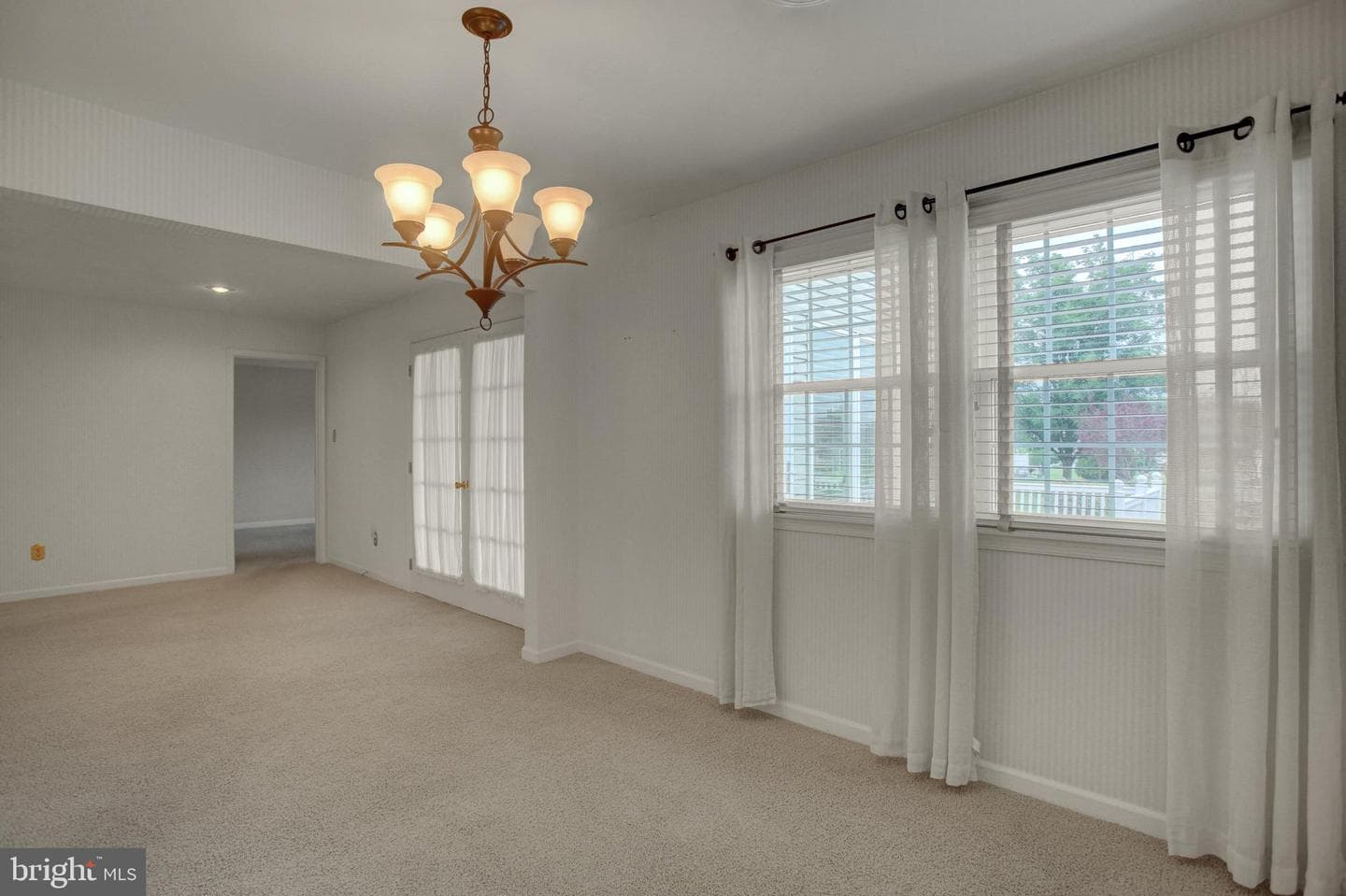 127 Chancellor Drive photo 16