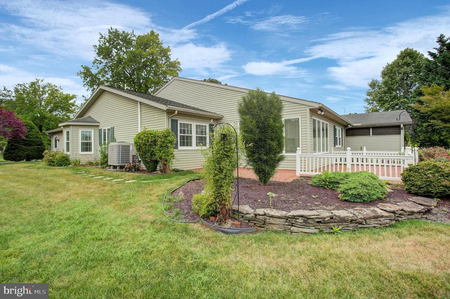127 Chancellor Drive photo 38