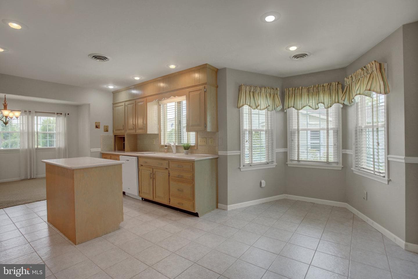 127 Chancellor Drive photo 9