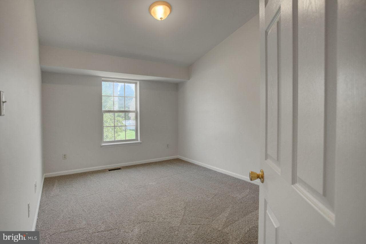 218 Meriweather Drive photo 34