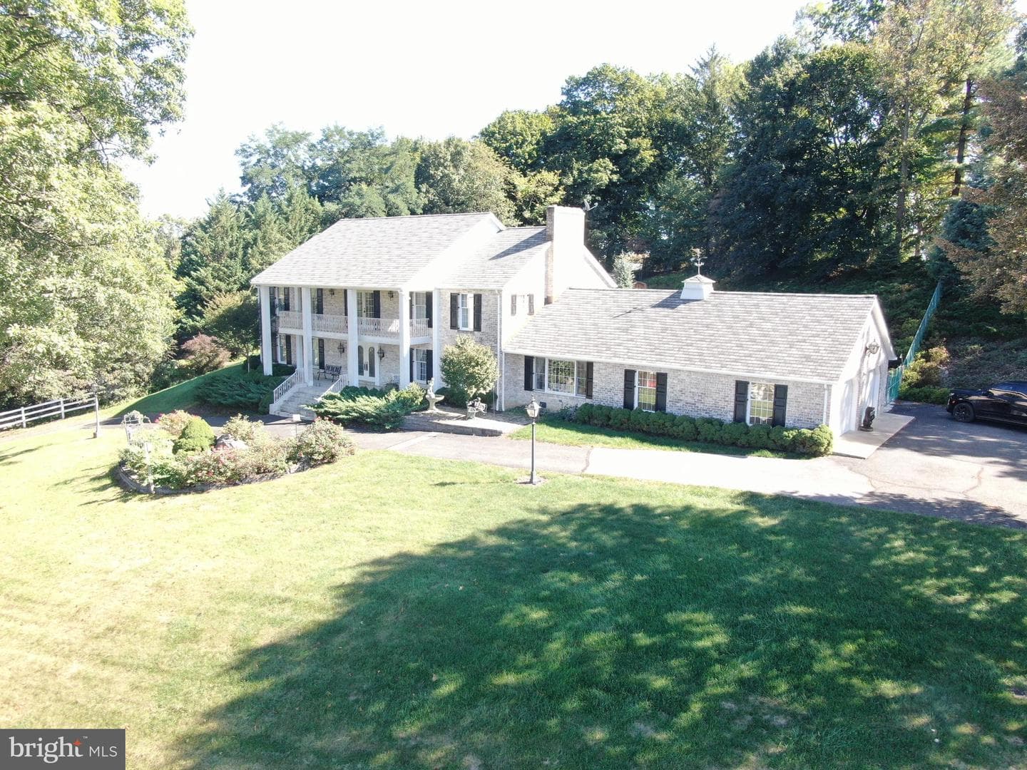 586 Crestwood Drive photo 3