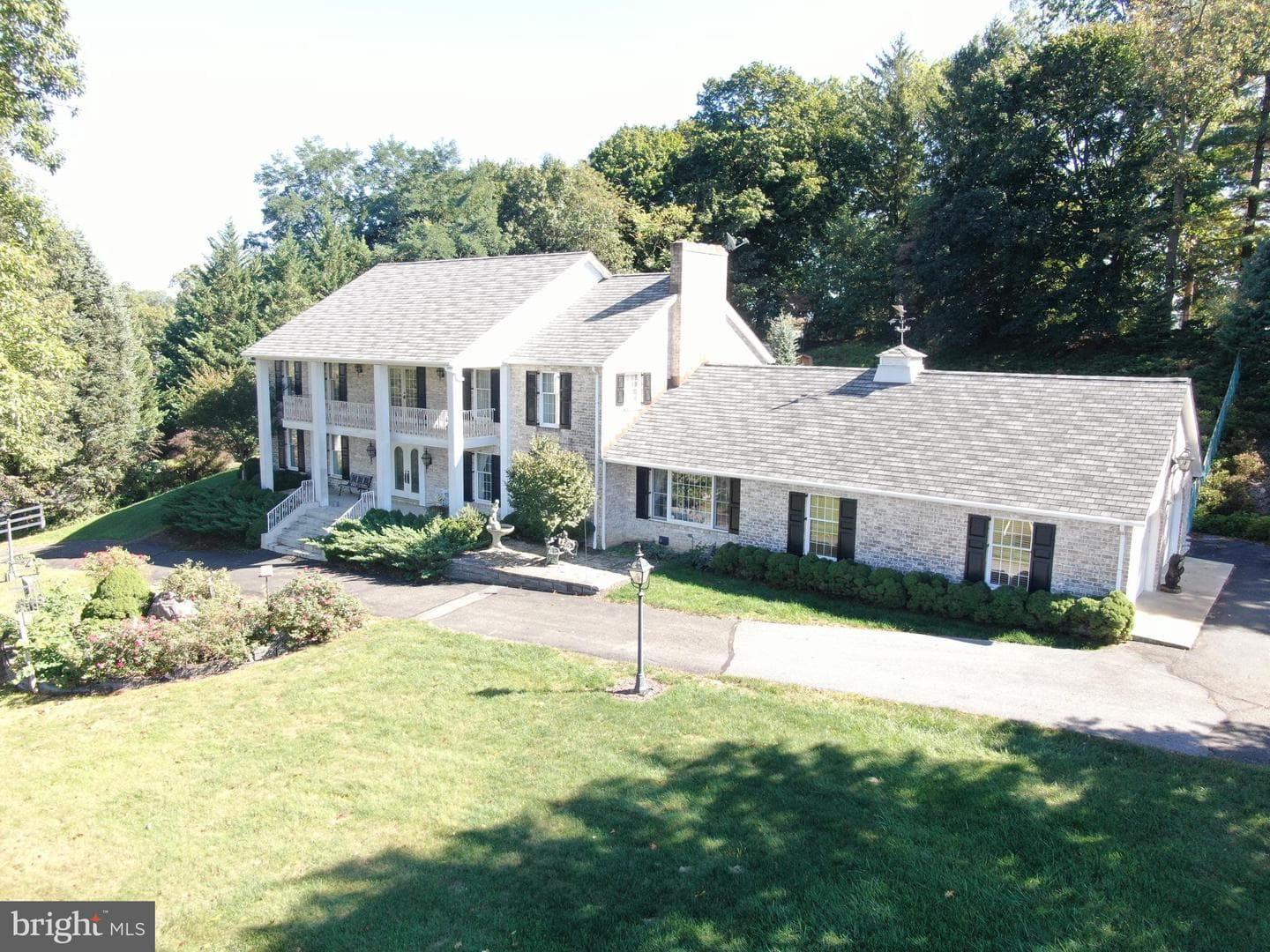 586 Crestwood Drive photo 4