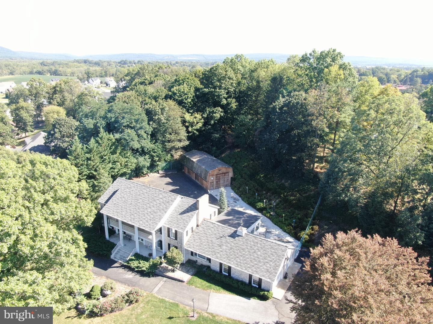 586 Crestwood Drive photo 6