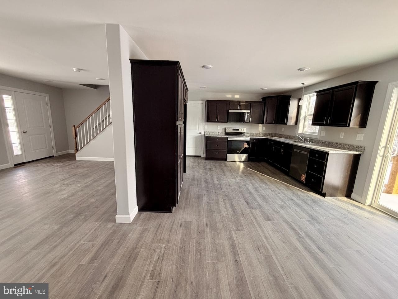 1527 Sherry Drive photo 3