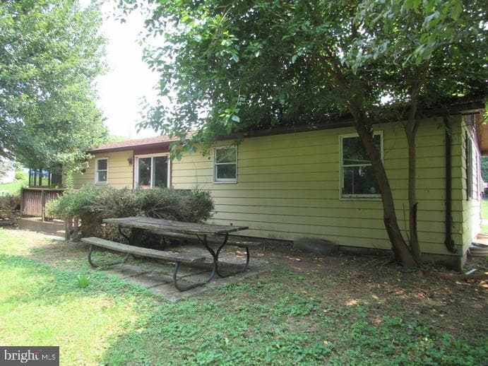 22 W Grandview Avenue, Mercersburg