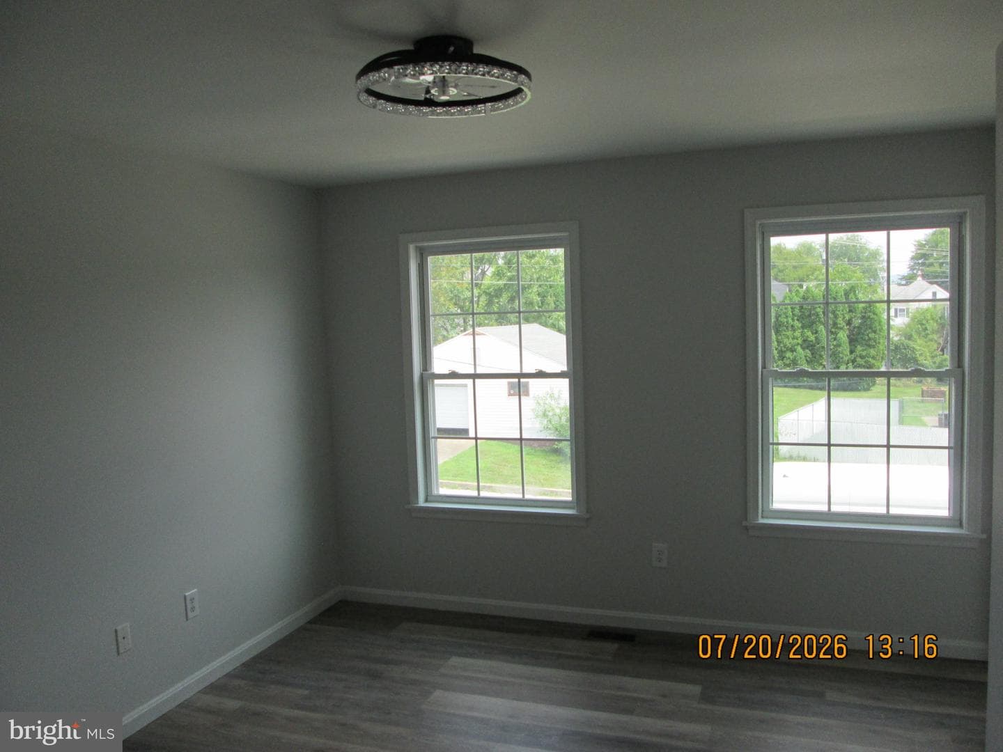462 Scott Avenue photo 26