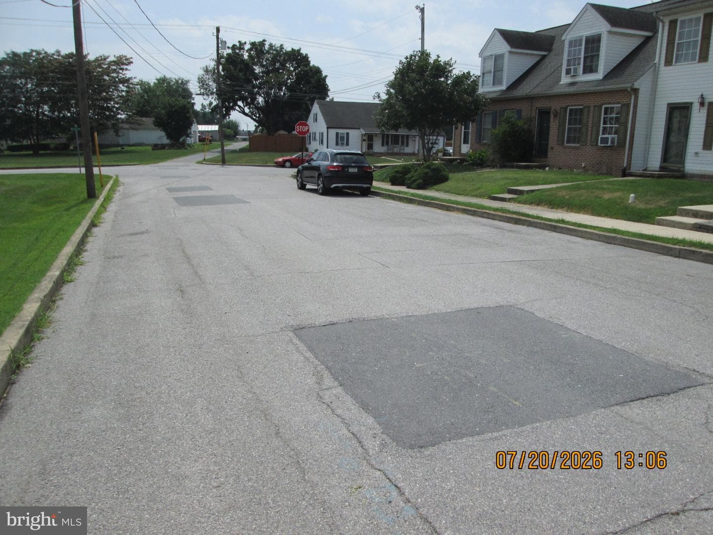 462 Scott Avenue photo 3