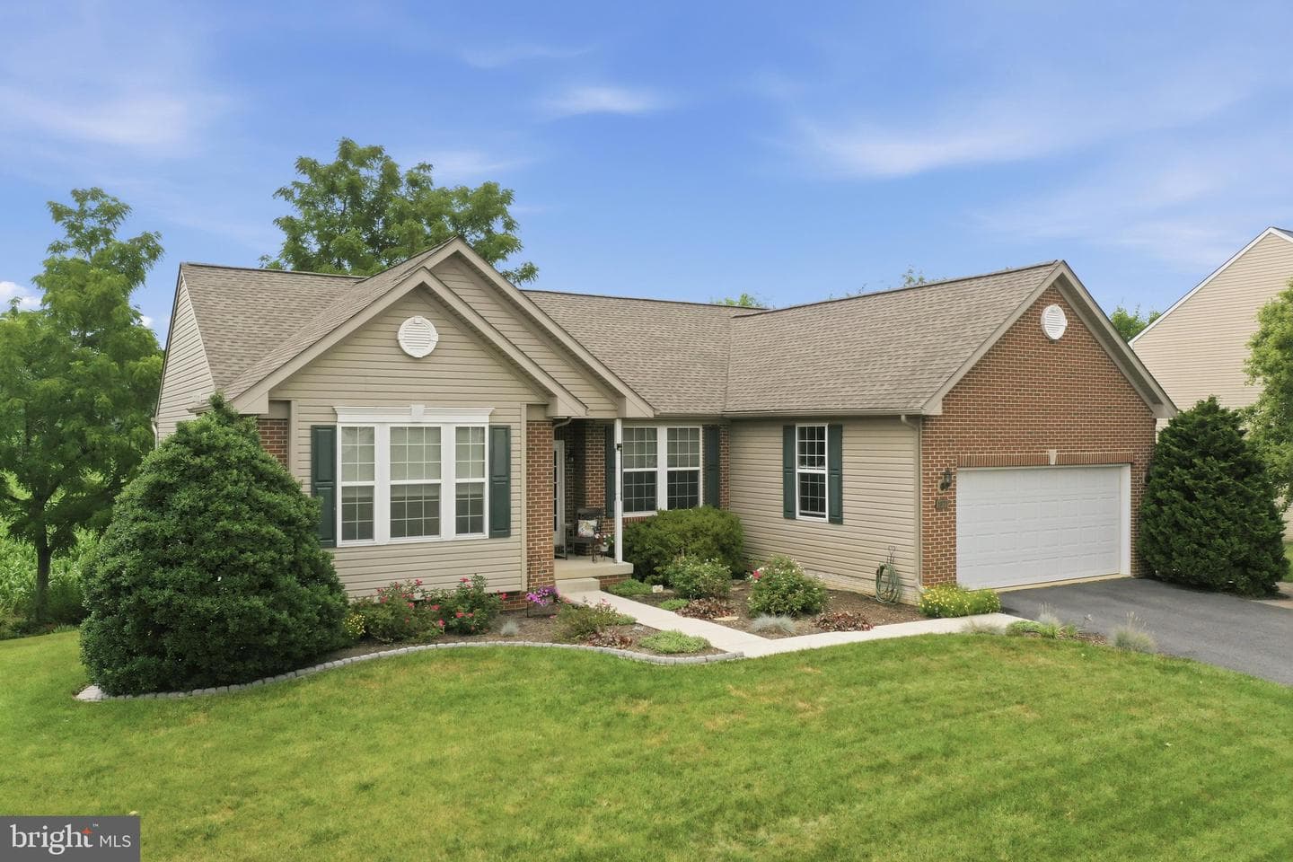 1071 Crestwood Drive photo 3