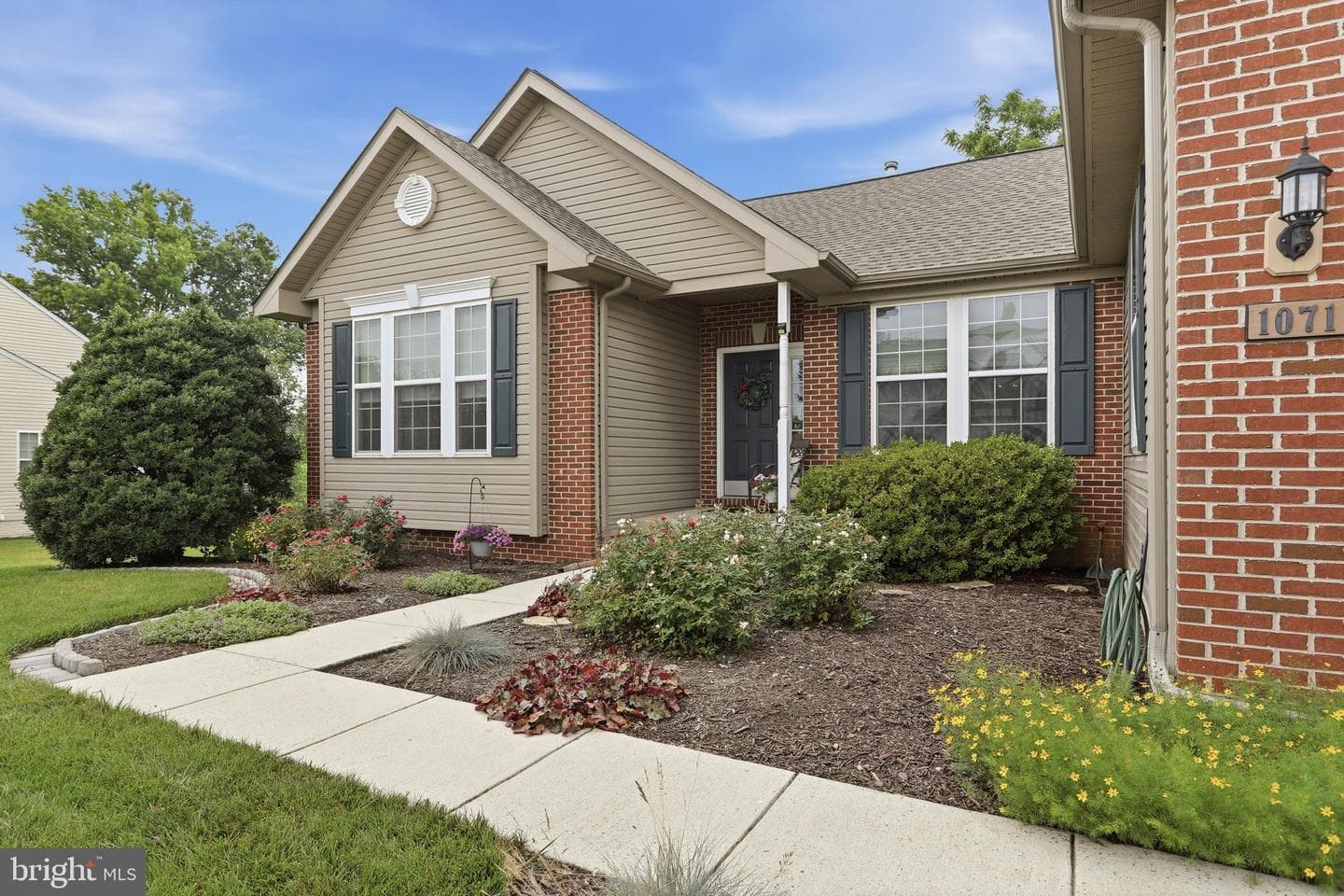 1071 Crestwood Drive photo 4