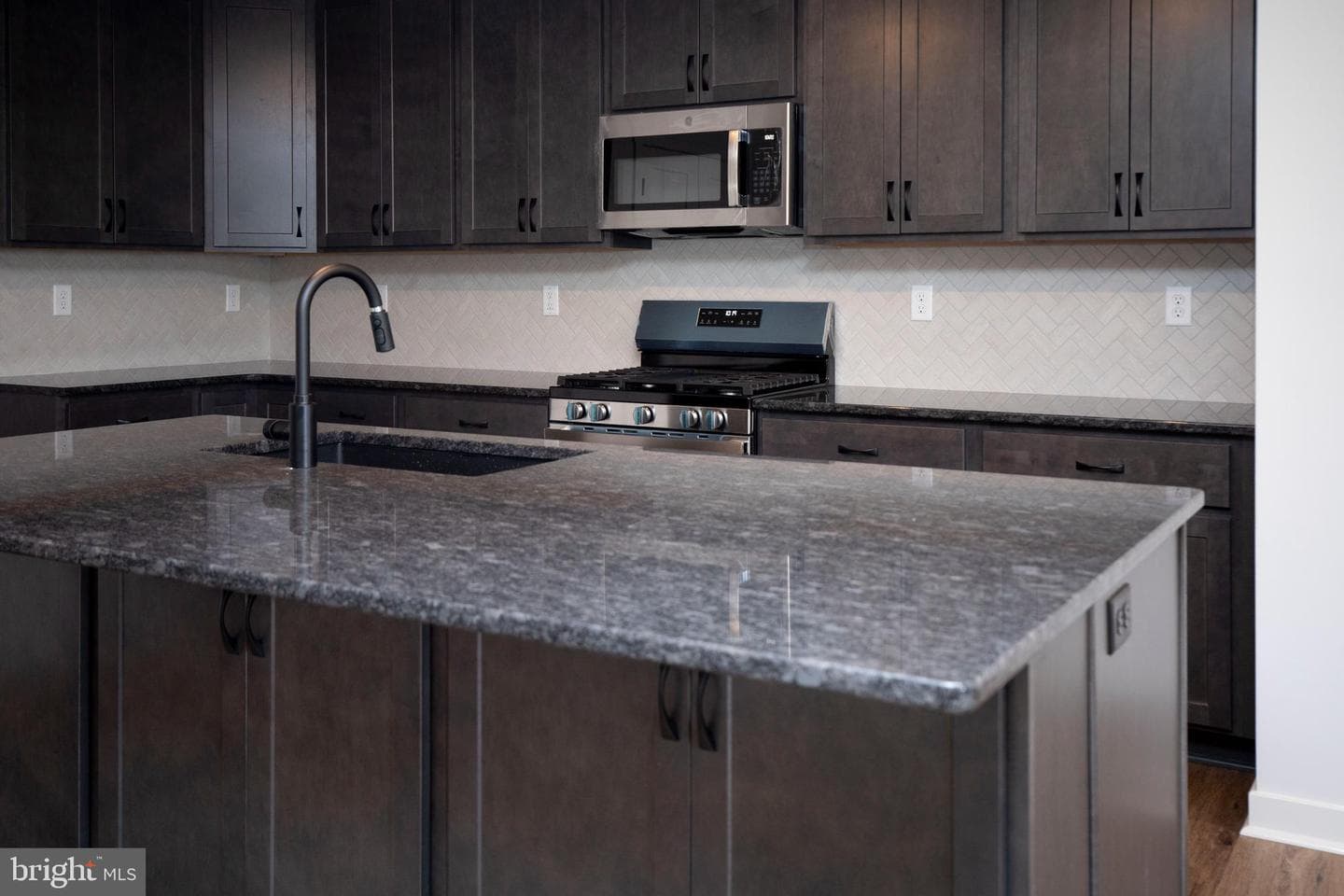 234 Central Way photo 3