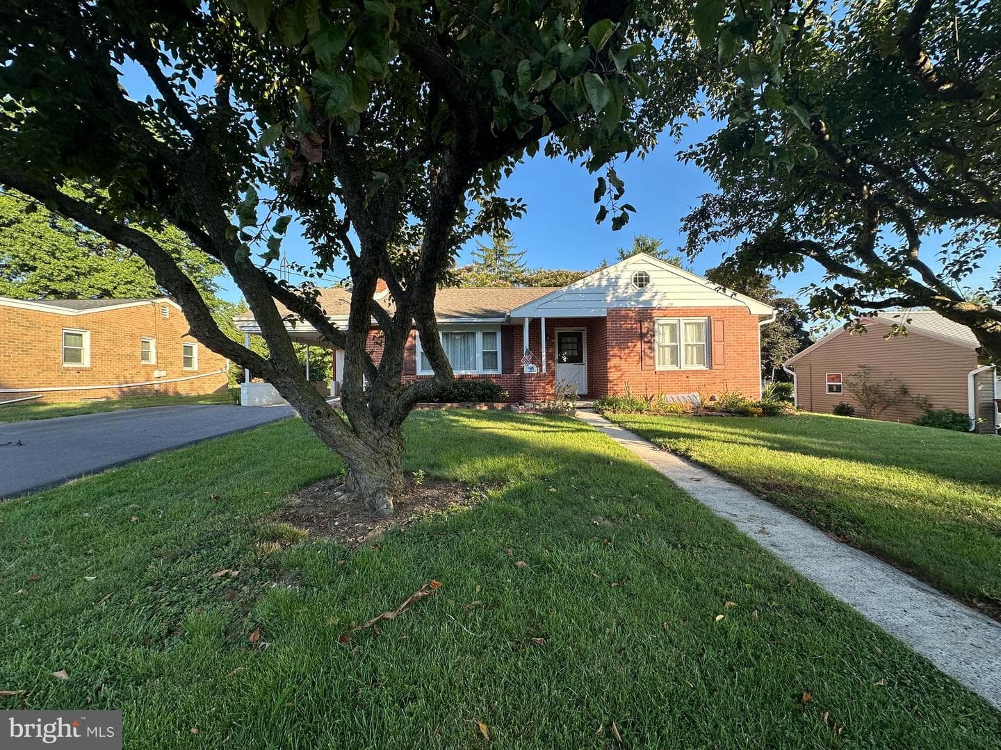5961 Buchanan Drive photo 2