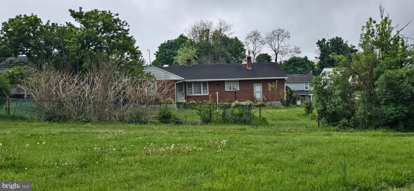 1080 Lincoln Way E photo 2