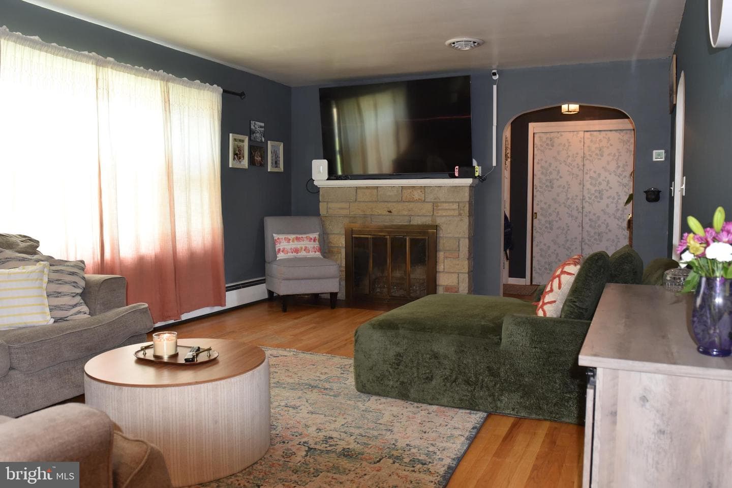 1096 Lincoln Way E photo 2