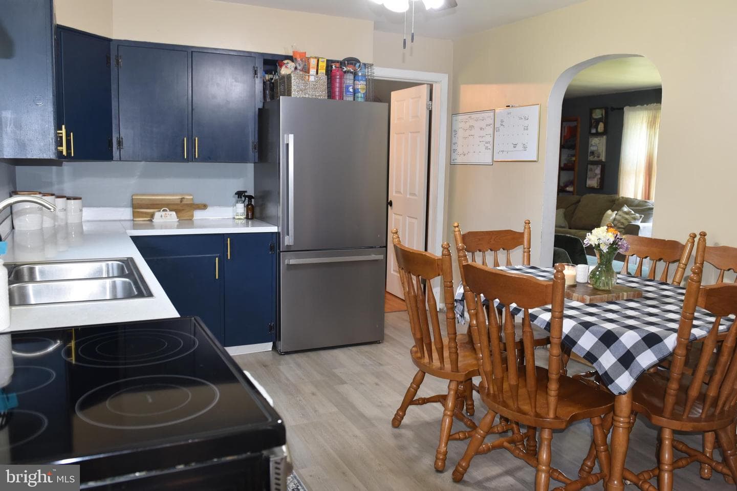 1096 Lincoln Way E photo 3