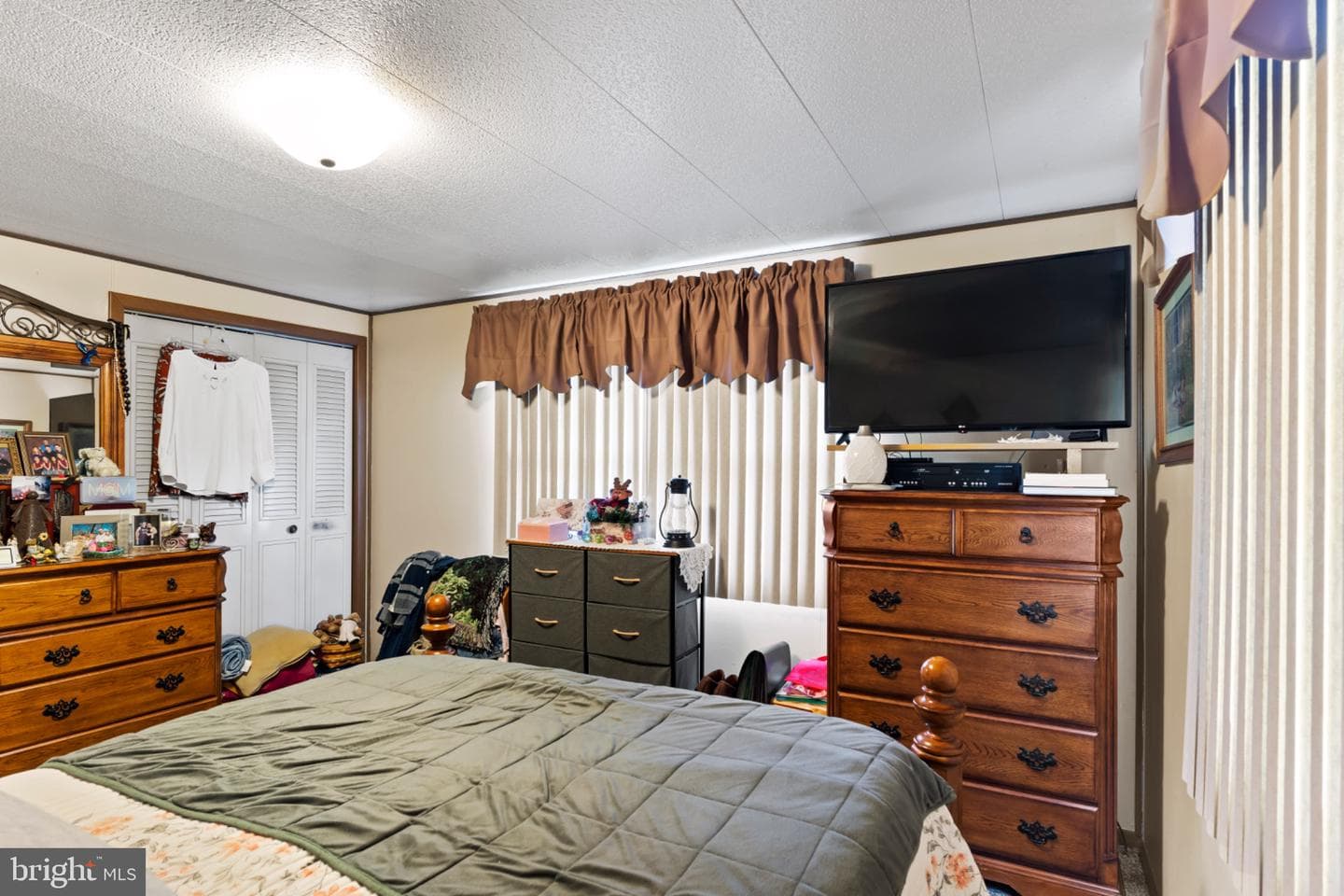 7296 Thompson Road photo 26