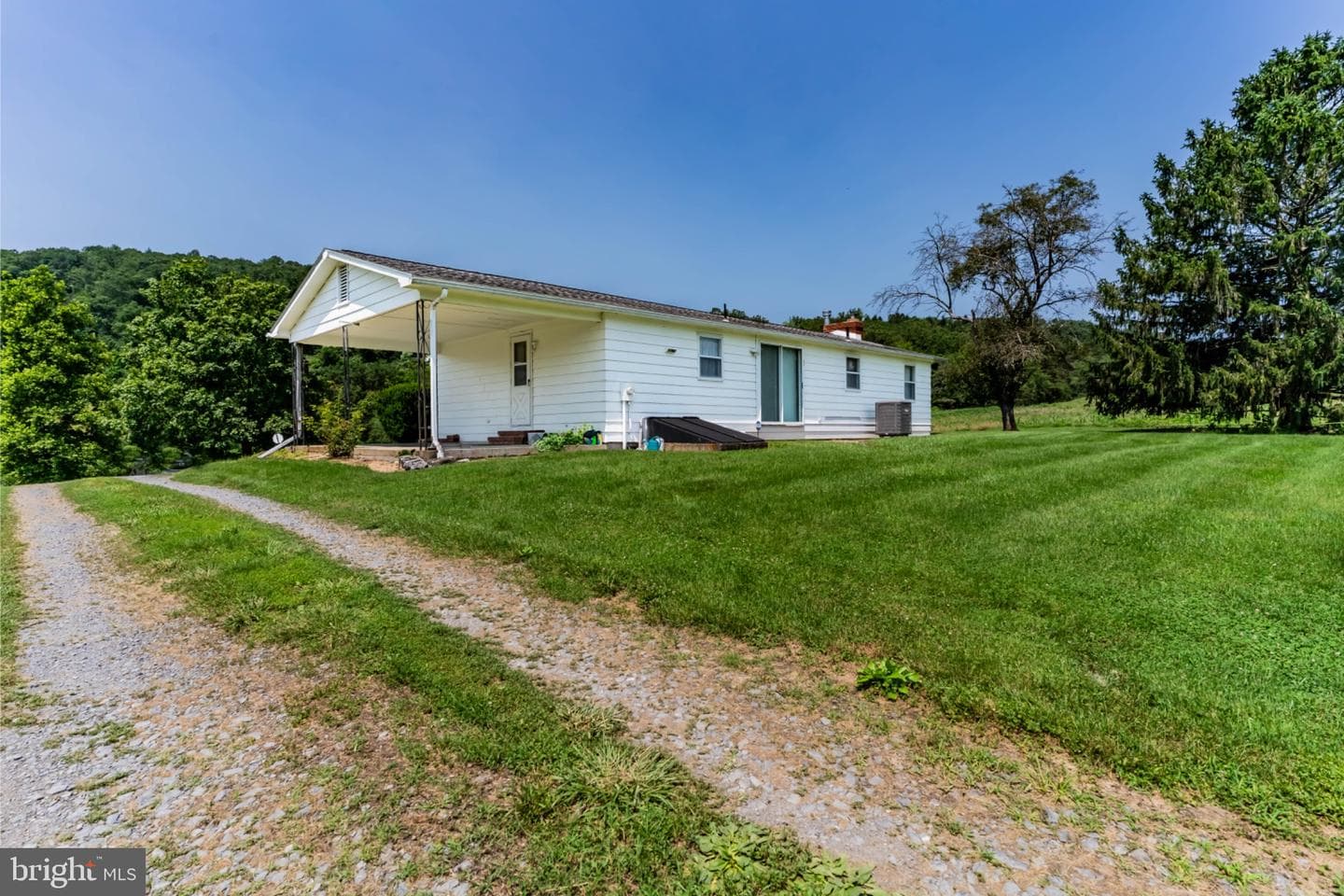 7296 Thompson Road photo 38