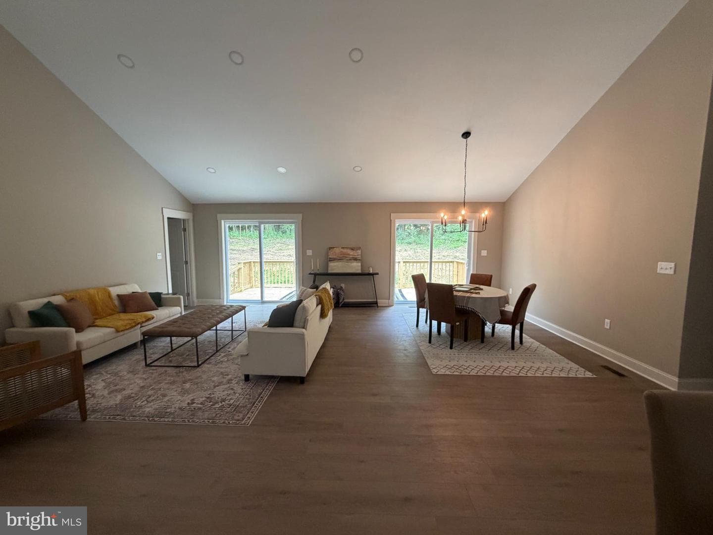 812 Lincoln Way W photo 20